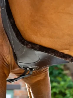 LeMieux Arika Simuwool Contoured Long Stud Girth